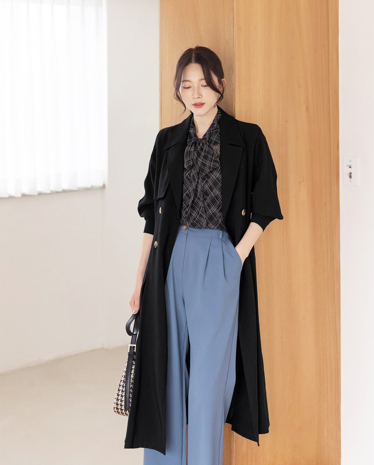 Elegant Feminine Classic Pintuck Trench Coat / Korean Style Trench Long Jacket for Women / Women Long Double Breasted Coat with Strap Belt