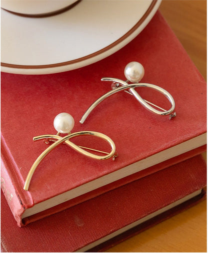 Elegant Feminine Pearl Brooch / Elegant Feminine Jewel Ornament Brooch