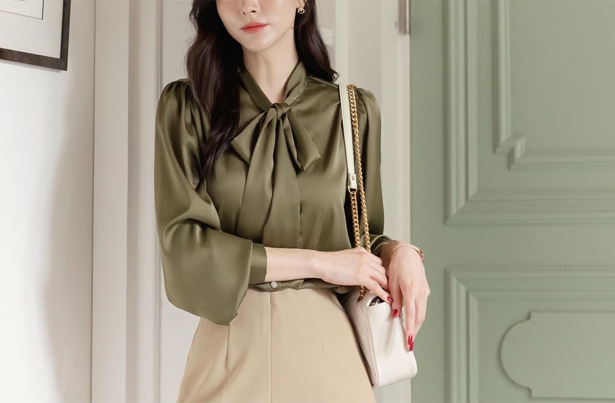 Elegant Feminin Satin Tie Blouse / Korean Style Tie Neck Blouse Top / Office Look Top / Everyday Soft Blouse