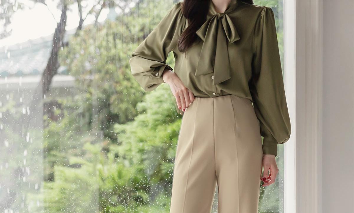 Elegant Feminin Satin Tie Blouse / Korean Style Tie Neck Blouse Top / Office Look Top / Everyday Soft Blouse