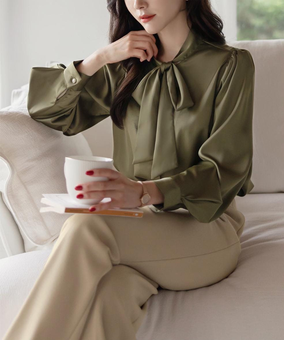 Elegant Feminin Satin Tie Blouse / Korean Style Tie Neck Blouse Top / Office Look Top / Everyday Soft Blouse